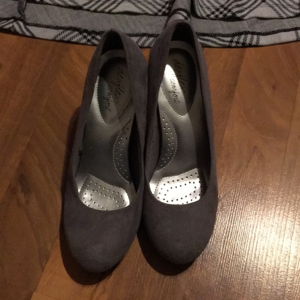 Size 5 gray wedge/ pumps
